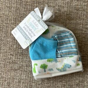 NWT. Infant hat and socks. 4 pieces.